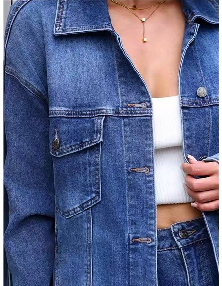Chaqueta vaquera oversize con bolsillos