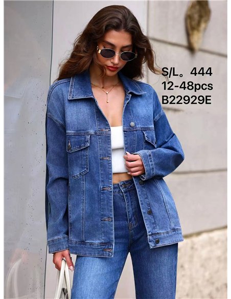 Chaqueta vaquera oversize con bolsillos