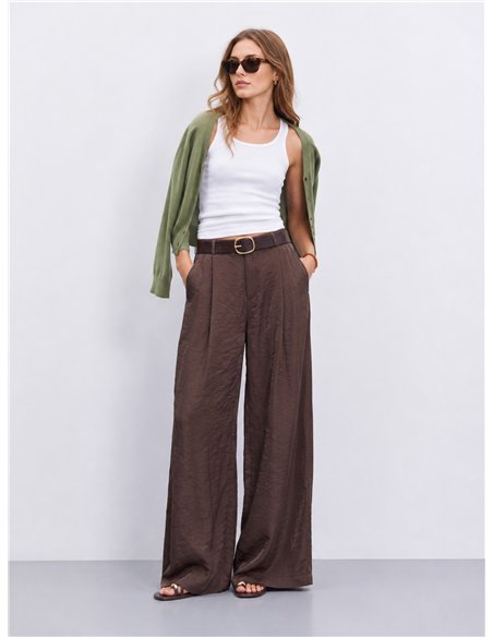 Pantalón wide leg fluido con cinturón