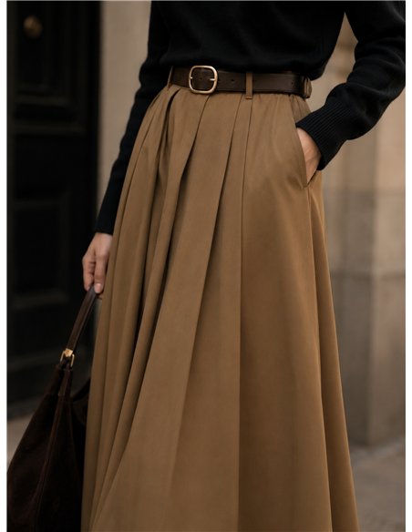 Falda midi con tablas y cinturón