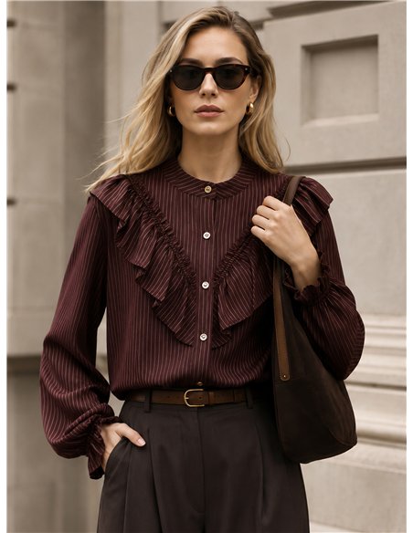 Blusa de rayas con volantes