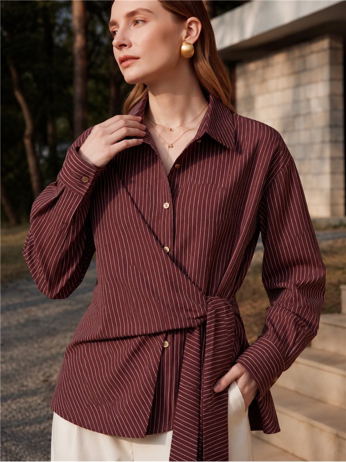 Camisa de rayas con lazada