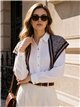 Camisa con pañuelo estampado