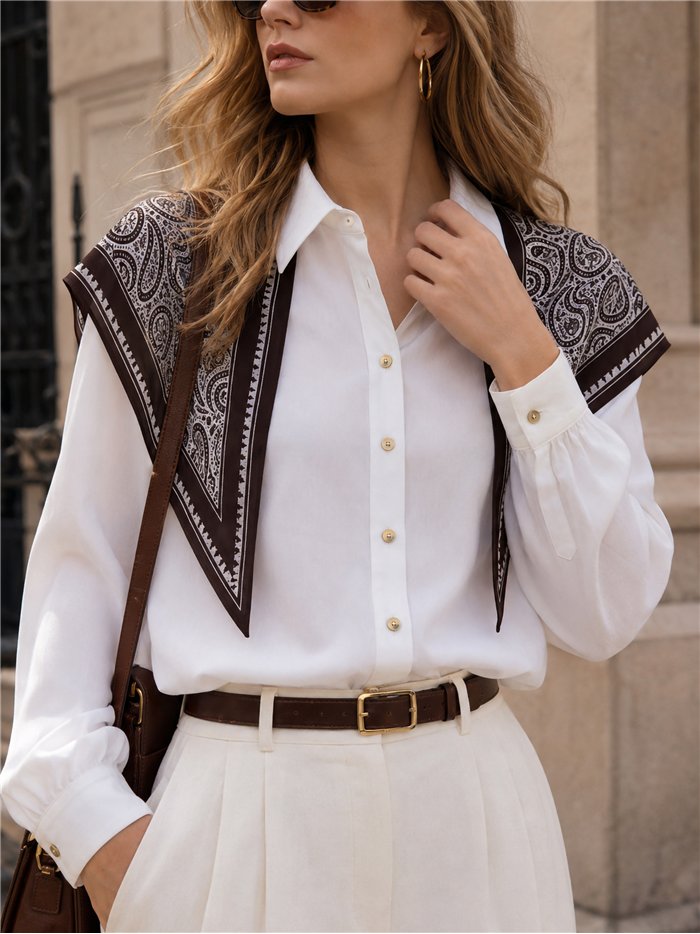 Camisa con pañuelo estampado