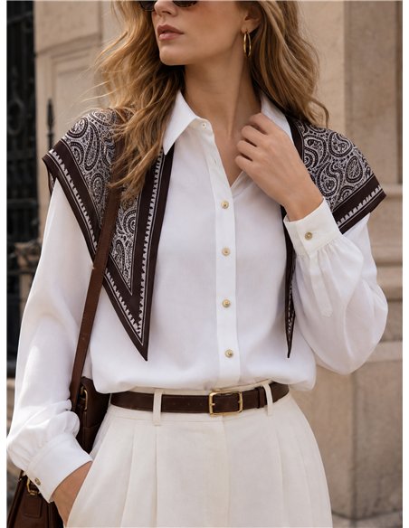 Camisa con pañuelo estampado