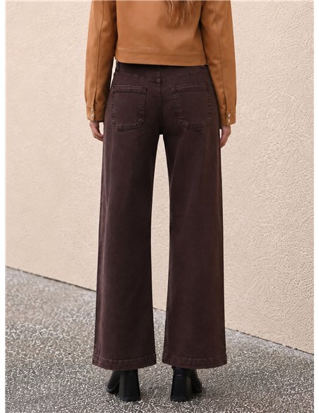 Calça jeans de perna larga com bolsos trançados