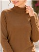 Einfacher Strickpullover mit Rollkragen