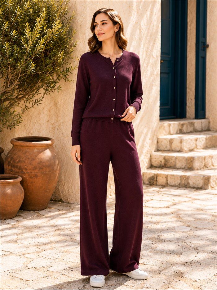 Conjunto chaqueta de botones dorados y pantalón wide leg
