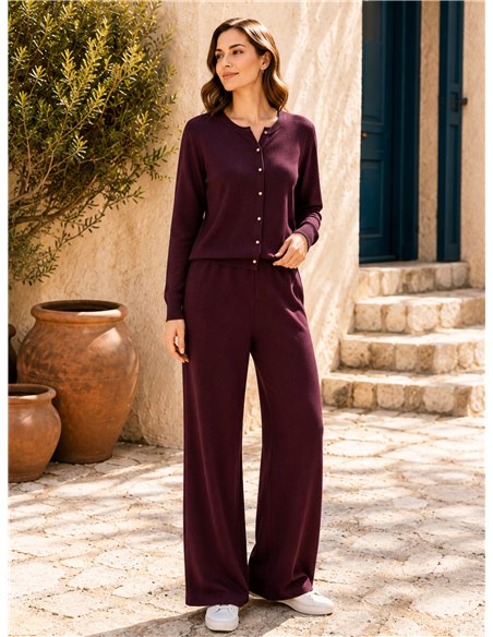 Conjunto chaqueta de botones dorados y pantalón wide leg
