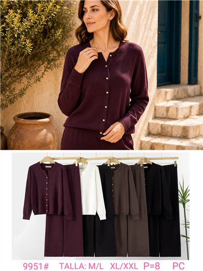 Conjunto chaqueta de botones dorados y pantalón wide leg 2