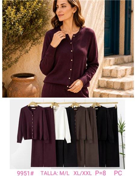 Conjunto chaqueta de botones dorados y pantalón wide leg