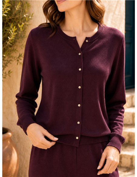 Conjunto chaqueta de botones dorados y pantalón wide leg