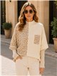 Suéter oversized com estampa animal combinada.