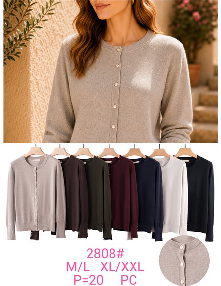 Veste en maille à col rond et boutons dorés