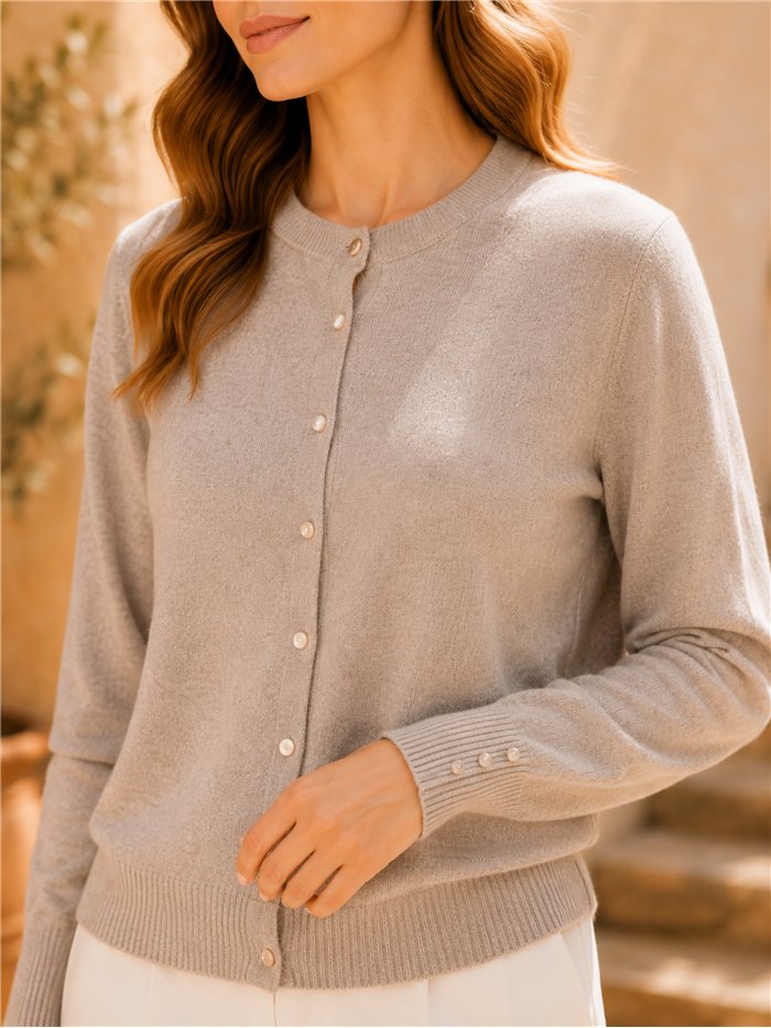 Veste en maille à col rond et boutons dorés