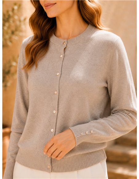 Veste en maille à col rond et boutons dorés