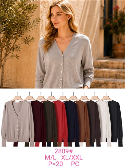 Chaqueta de punto cuello pico con botones dorados 2