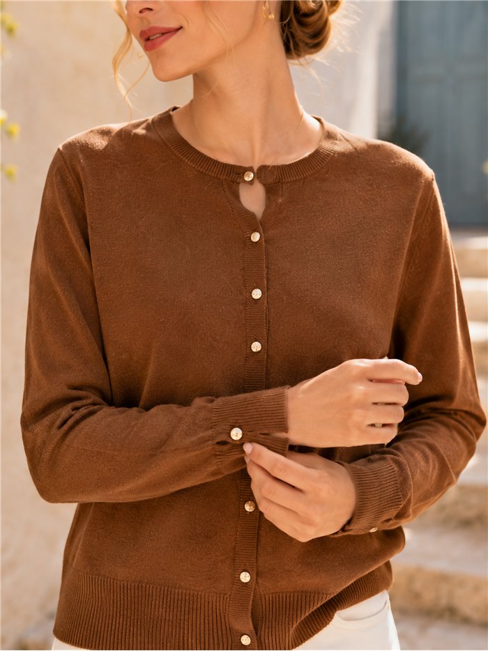 Giacca in maglia con bottoni dorati