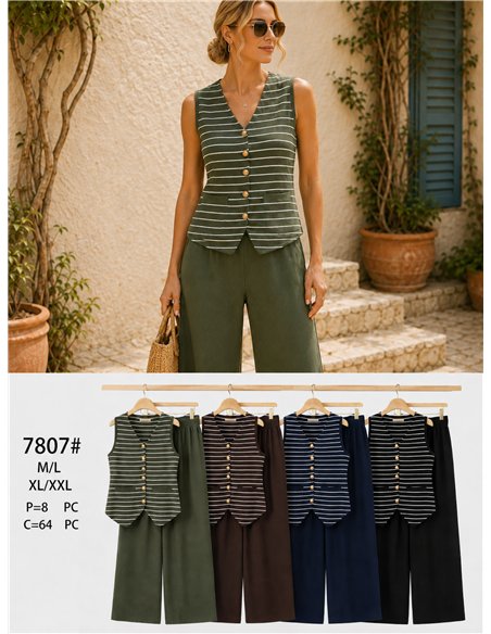 Conjunto de colete listrado e calças de pernas largas