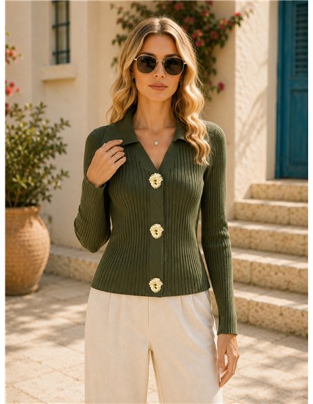 Gerippter Pullover mit Reverskragen und Zierknöpfen