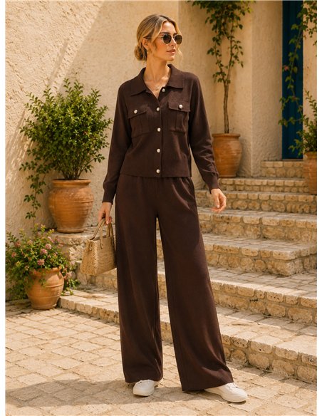 Completo composto da giacca in maglia con tasche e pantaloni a gamba larga