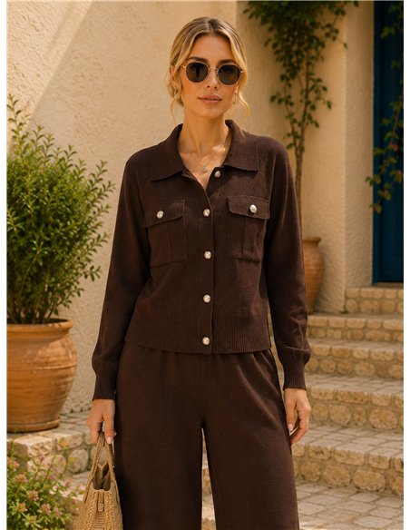 Completo composto da giacca in maglia con tasche e pantaloni a gamba larga