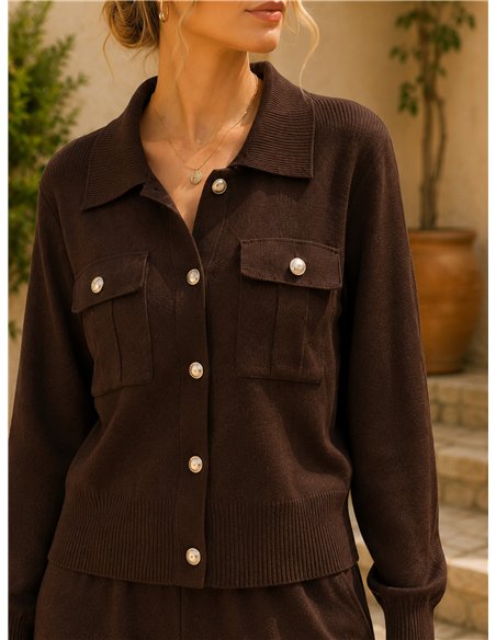 Completo composto da giacca in maglia con tasche e pantaloni a gamba larga