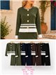 Completo composto da giacca in maglia con righe a contrasto e pantaloni a gamba larga