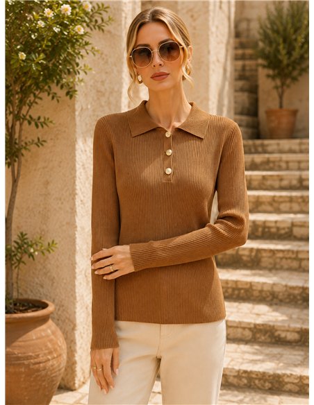 Pull à col roulé en maille côtelée avec boutons dorés