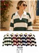 Camisa listrada com gola contrastante.