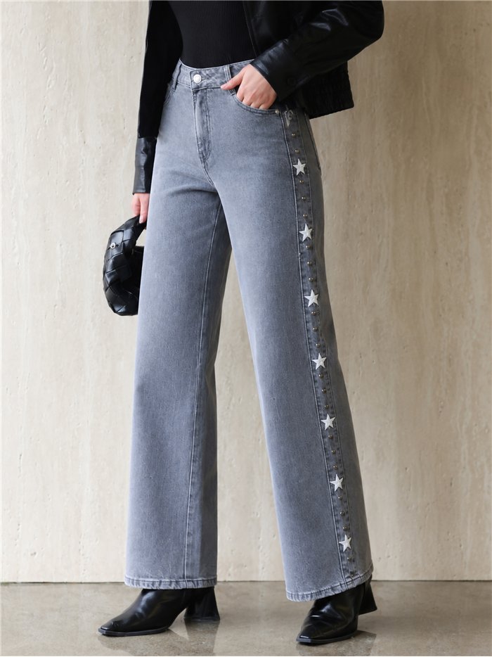 Jeans wide leg estrellas bordadas y tachas
