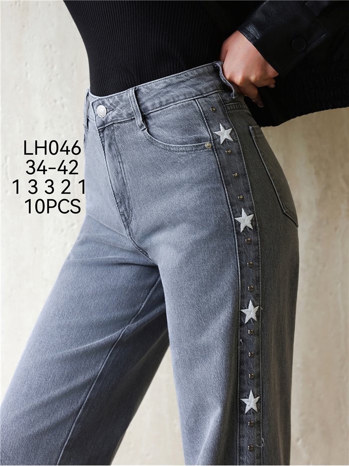 Jeans wide leg estrellas bordadas y tachas