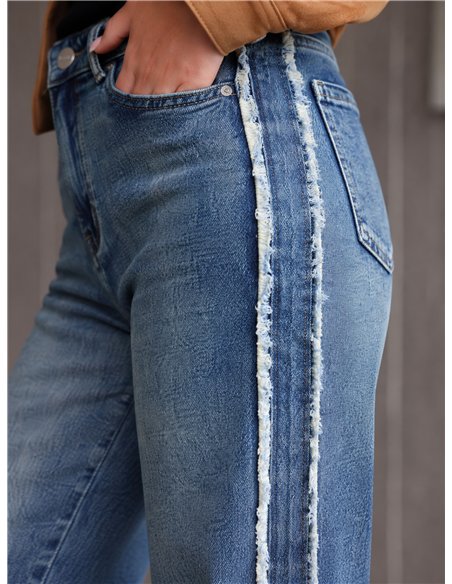Weit geschnittene Jeans mit Fransenbesatz