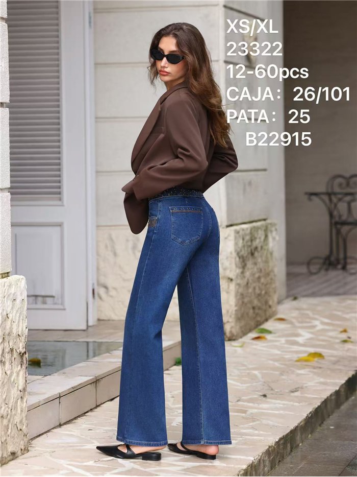 Jeans wide leg cintura bordada con tachas