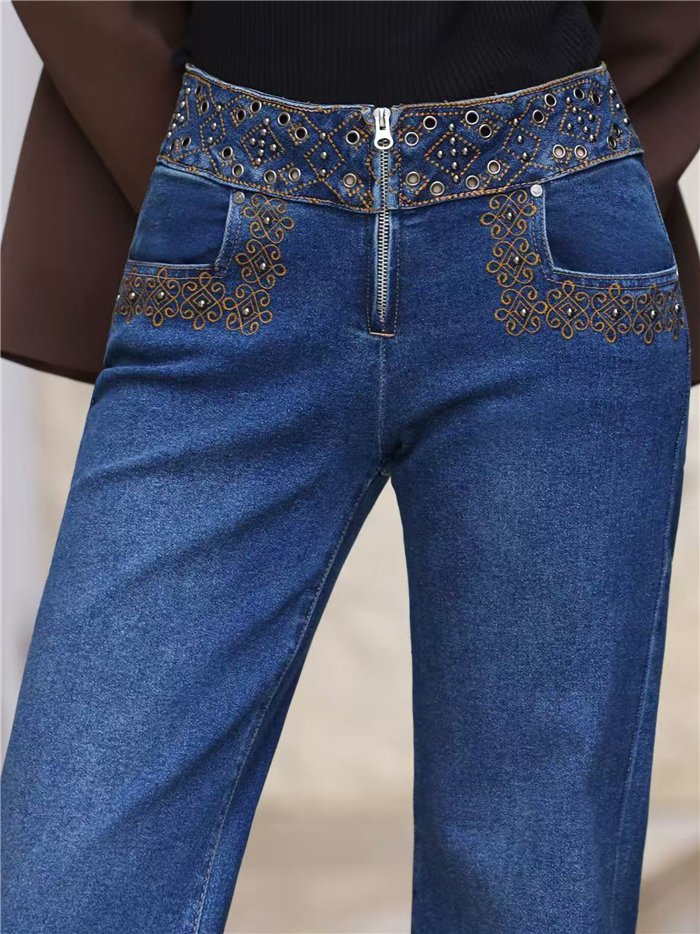 Jeans wide leg cintura bordada con tachas