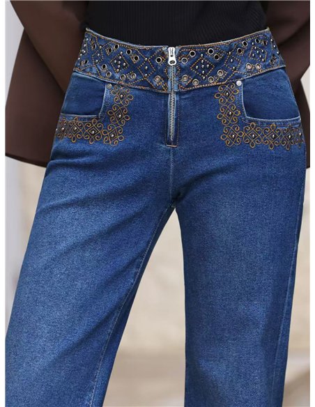 Jeans wide leg cintura bordada con tachas