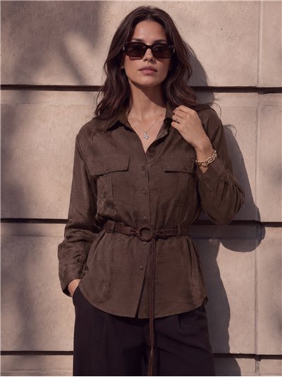 Camicia di raso con cintura e tasche