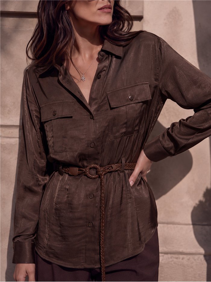 Camicia di raso con cintura e tasche