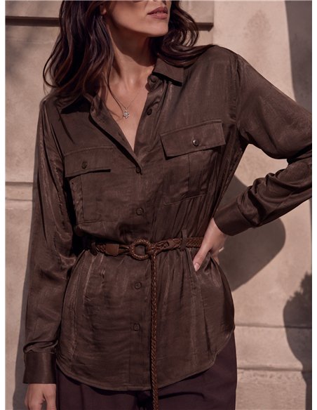 Camicia di raso con cintura e tasche