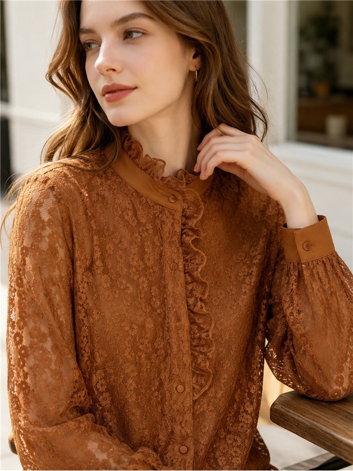 Blusa encaje floral con volante