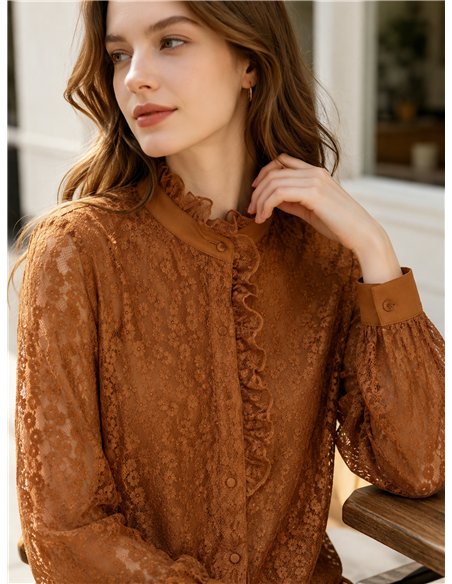 Blusa encaje floral con volante