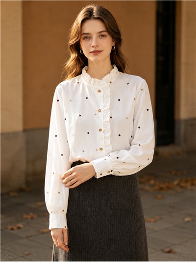 Blusa corazoncitos bordados y volante