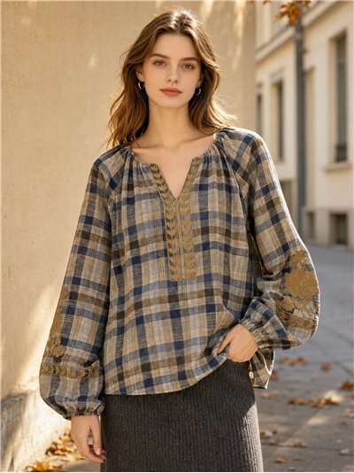 Blusa cuadros con bordado