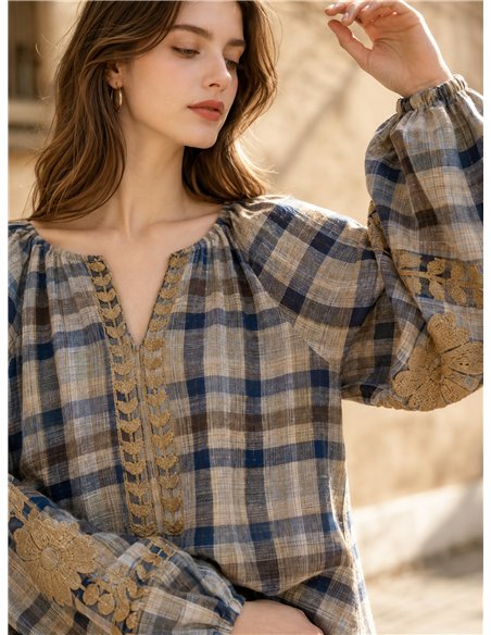 Blusa cuadros con bordado