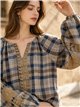 Blusa cuadros con bordado