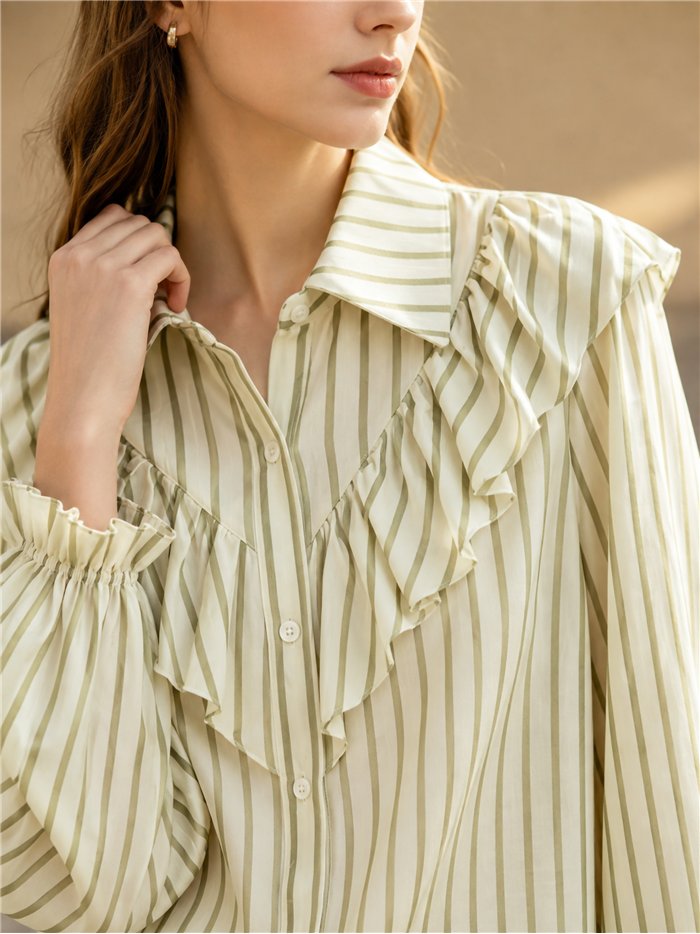 Camicia a righe con volant
