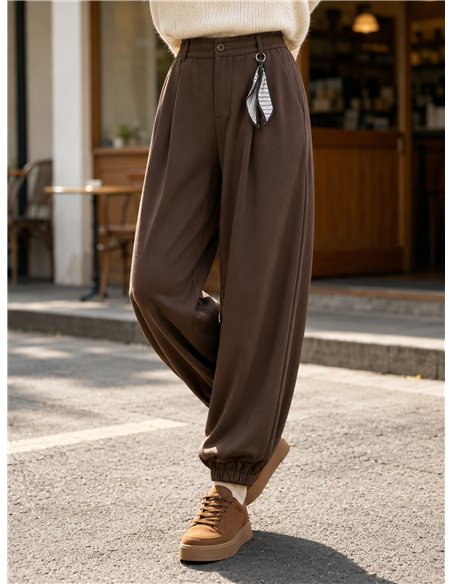 Pantalón jogger con detalle pañuelo