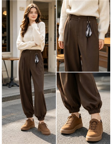Pantalón jogger con detalle pañuelo
