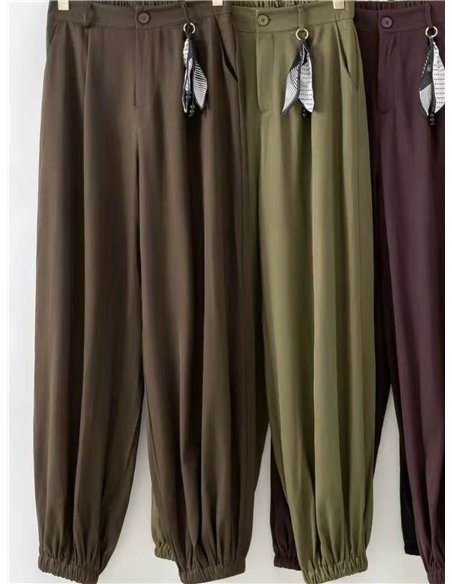 Pantalón jogger con detalle pañuelo