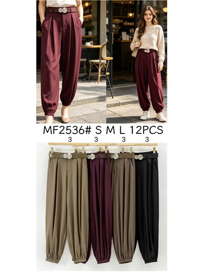 Pantalón jogger con cinturón joya 2